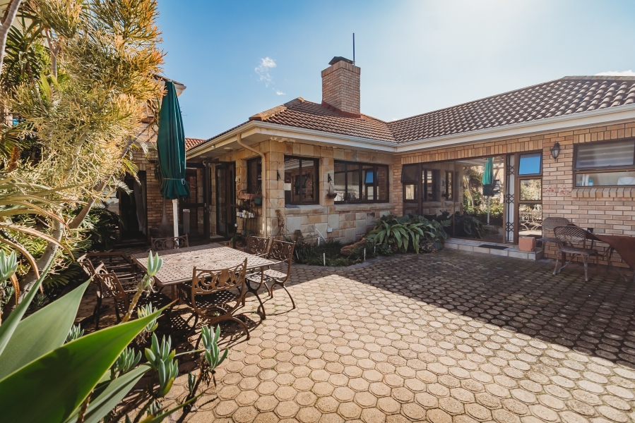 7 Bedroom Property for Sale in Outeniqua Strand Western Cape